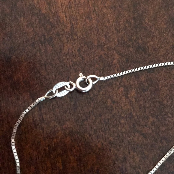 14k white gold & diamond circle necklace - Picture 4 of 4